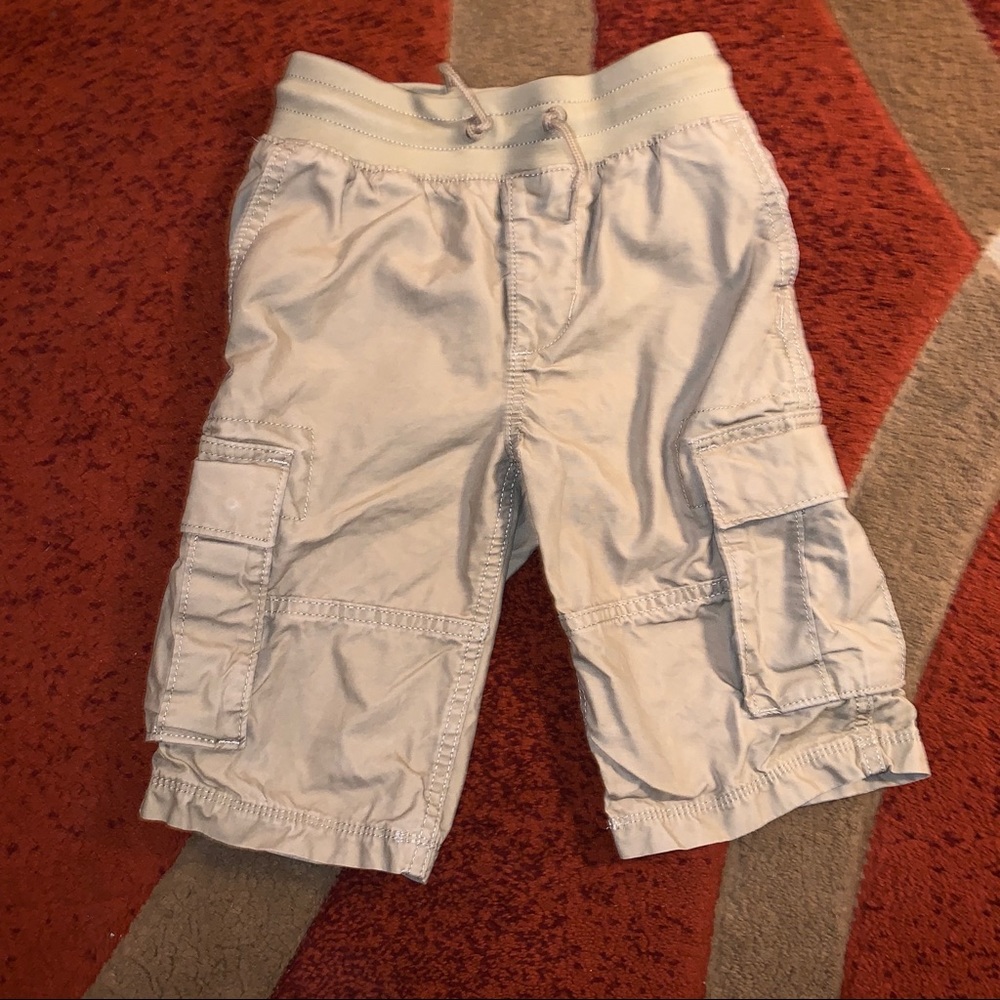 GAP khaki cargo shorts
